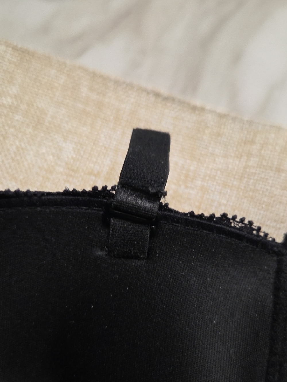 Elegant Black Lace Underwire Bra with Support - Picture 5 of 7